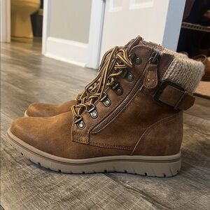 Cliffs Kelsie Lace Up Boots